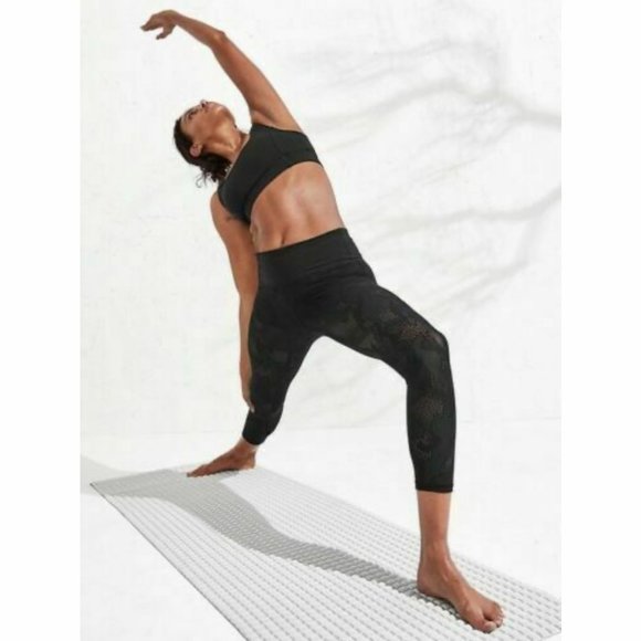 Athleta High-Rise Perforated Phenom Camo 7/8 Tight - Picture 4 of 10